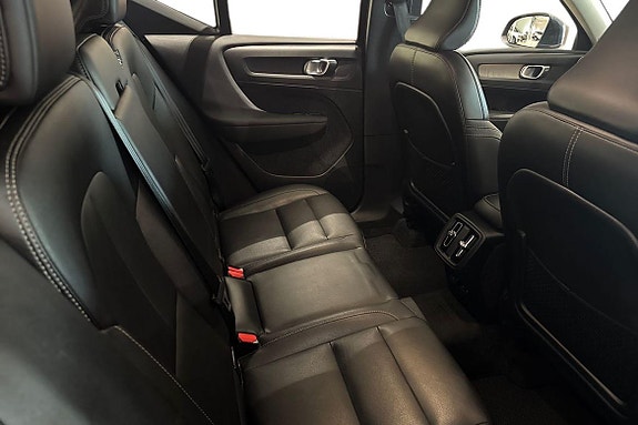 Volvo XC40 9 of 15