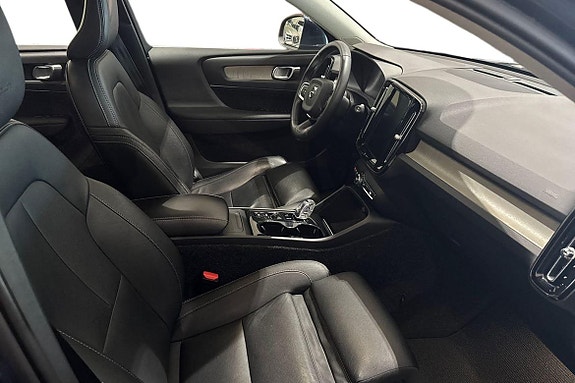 Volvo XC40 7 of 15