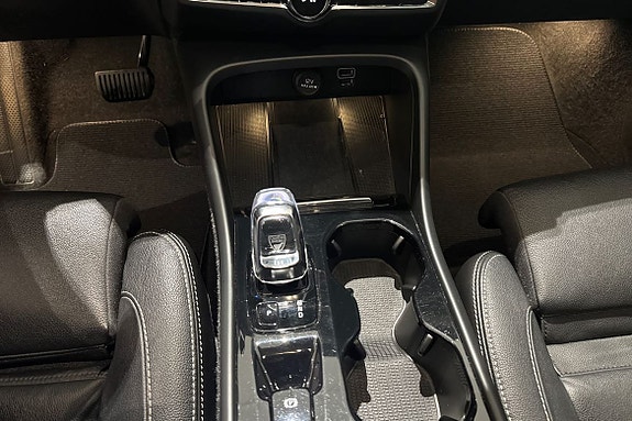 Volvo XC40 14 of 15
