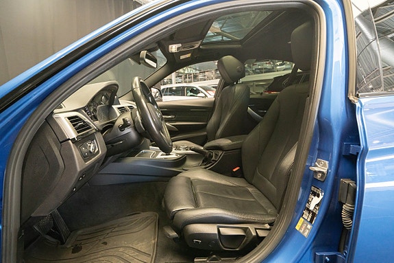 BMW 330e 17 of 25