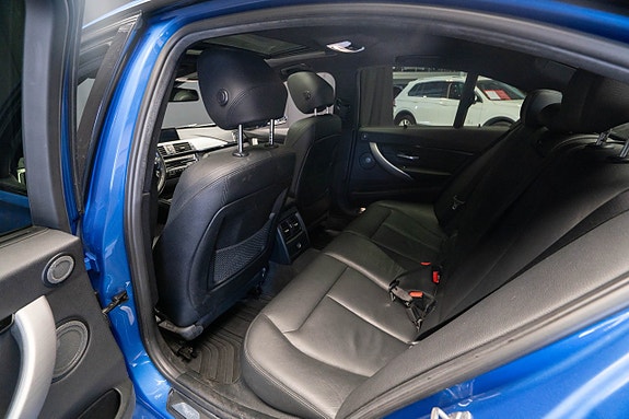 BMW 330e 18 of 25