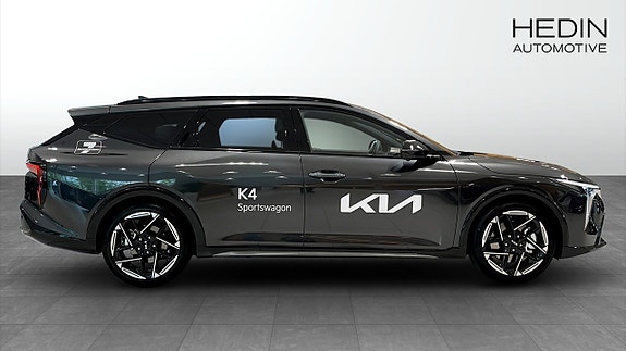 Kia K4 4 of 5