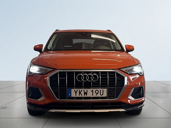 Audi Q3 2 of 18