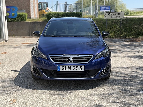 Peugeot 308 2 of 5