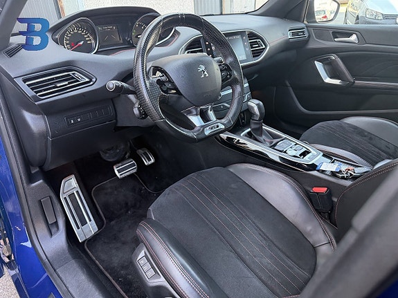 Peugeot 308 4 of 5