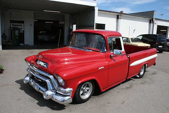 GMC 100 Stepside 3 of 24