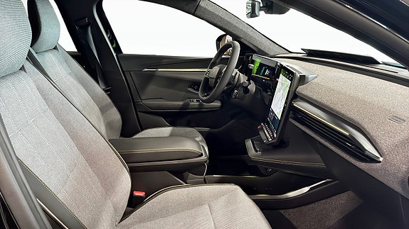 Renault Scenic E-Tech 3 of 5