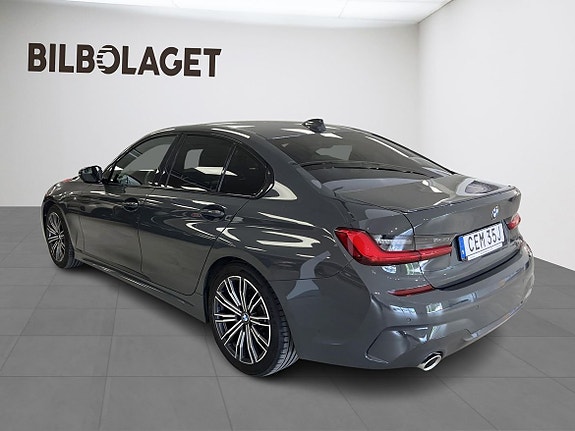 BMW 320i 3 of 17