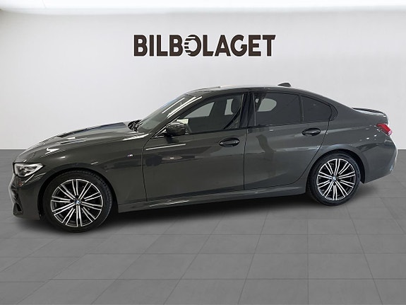 BMW 320i 2 of 17