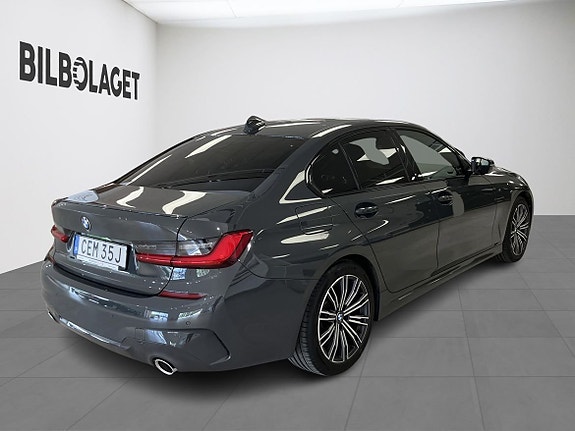 BMW 320i 4 of 17