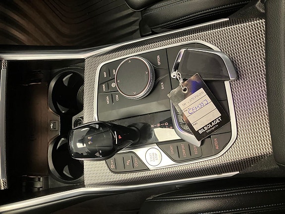 BMW 320i 10 of 17