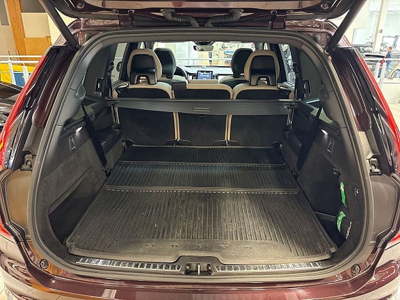 Volvo XC90 10 of 14