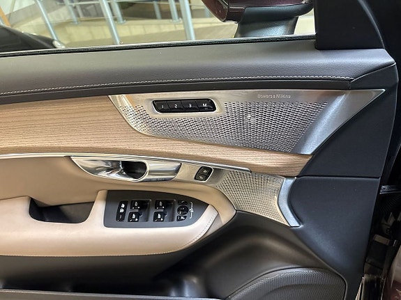 Volvo XC90 4 of 14