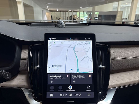 Volvo XC90 3 of 14