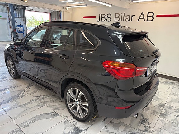 BMW X1 4 of 5