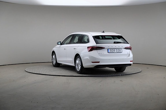 Skoda Octavia 2 of 5