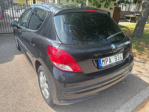 Peugeot 207 2 of 3
