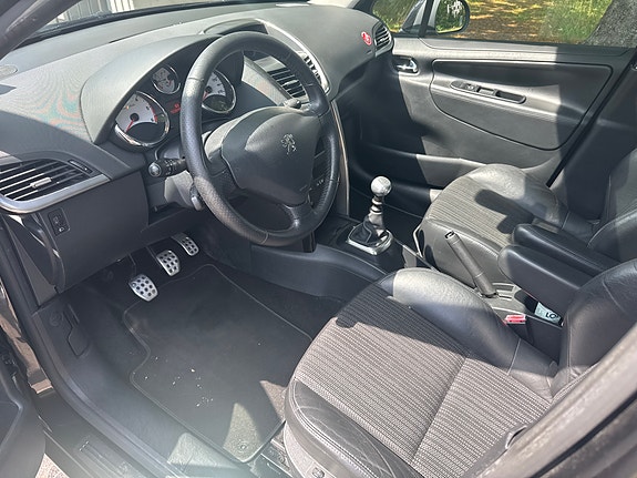 Peugeot 207 3 of 3