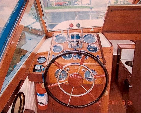 Chris Craft Constellation 28 3 of 5