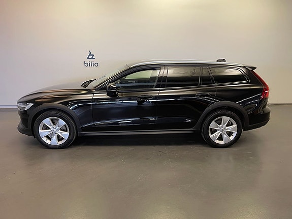 Volvo V60 Cross Country 2 of 5