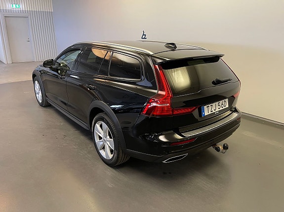 Volvo V60 Cross Country 4 of 5