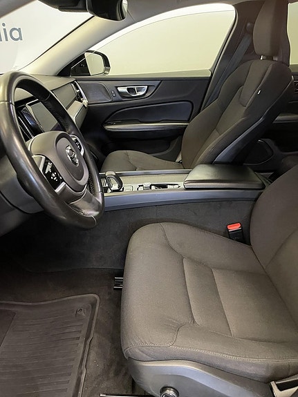 Volvo V60 Cross Country 5 of 5