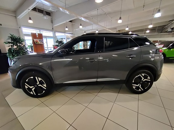 Peugeot 2008 2 of 5