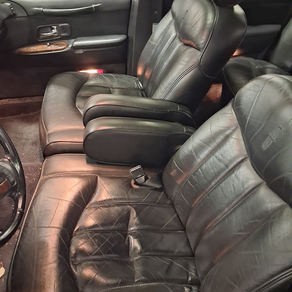 Lincoln Town Car 3 of 4