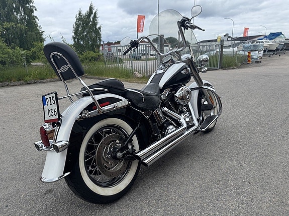 Harley-Davidson FLSTN Softail Deluxe 1.6 Twin Cam 96B 4 of 5