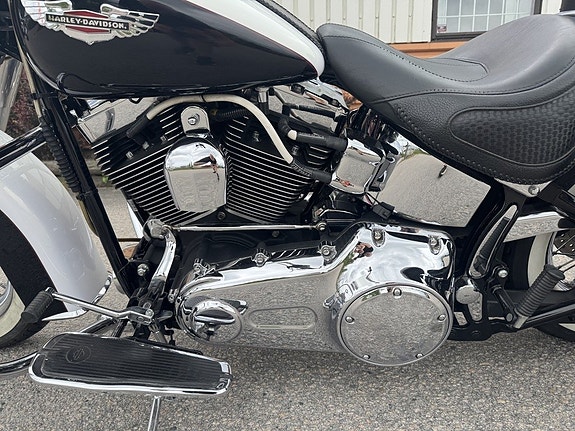 Harley-Davidson FLSTN Softail Deluxe 1.6 Twin Cam 96B 3 of 5