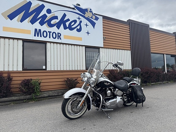 Harley-Davidson FLSTN Softail Deluxe 1.6 Twin Cam 96B 2 of 5