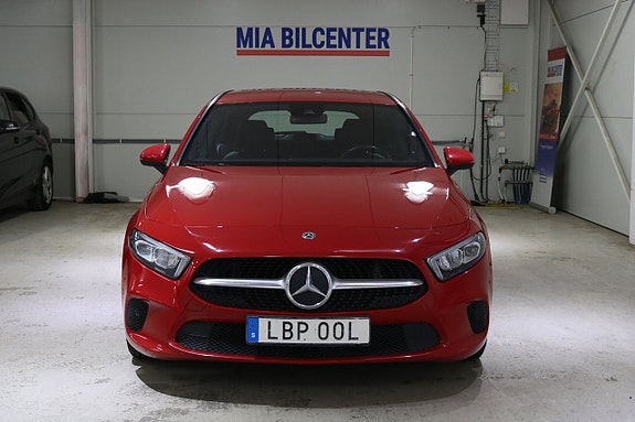 Mercedes-Benz A180 2 of 5