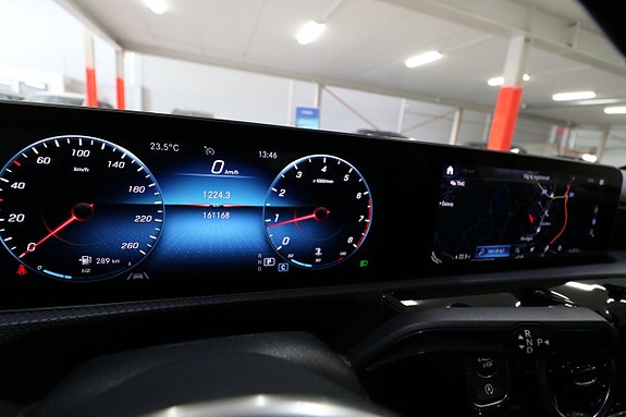Mercedes-Benz A180 8 of 18