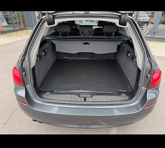 BMW 520d 4 of 5