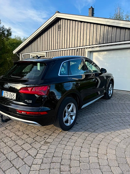 Audi Q5 2 of 5