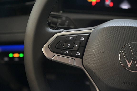 Volkswagen Tiguan 15 of 27