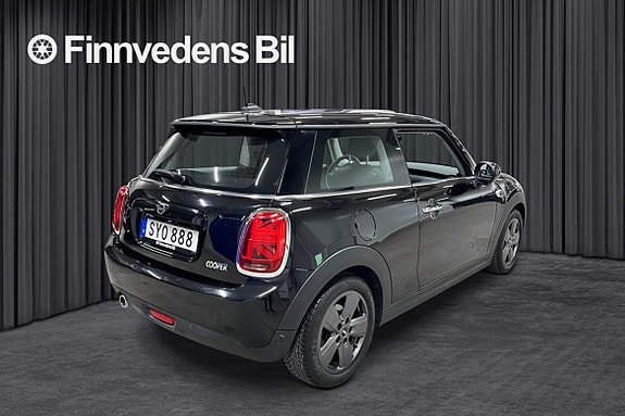 MINI Cooper 3 of 5