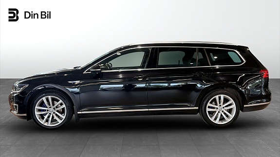 Volkswagen Passat 2 of 5