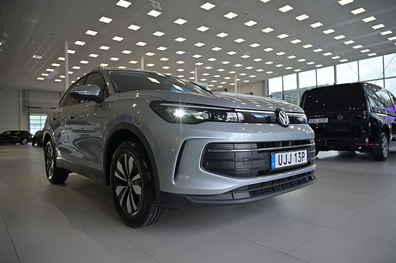 Volkswagen Tiguan 3 of 26