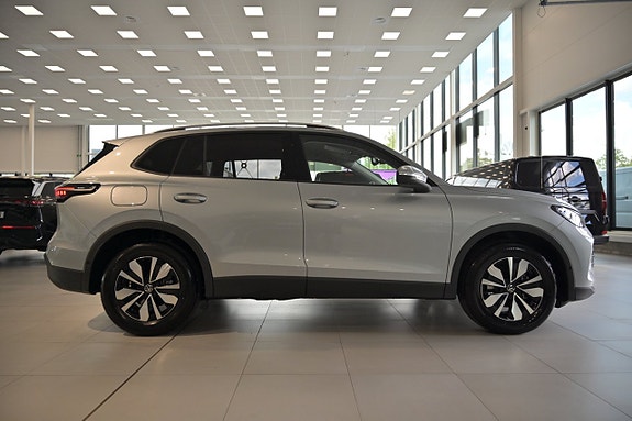 Volkswagen Tiguan 6 of 26