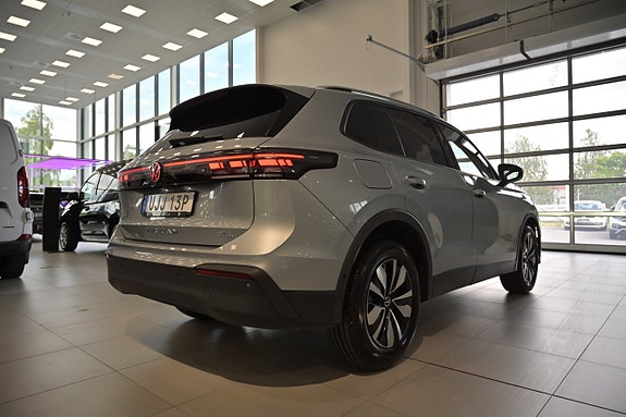Volkswagen Tiguan 10 of 26