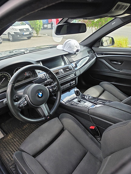 BMW 520d 2 of 4
