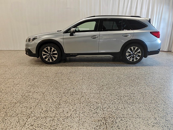 Subaru Outback 2 of 5