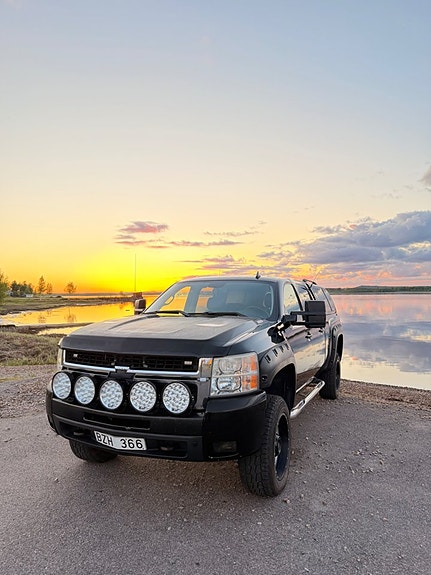 Chevrolet Silverado 2500 2 of 5