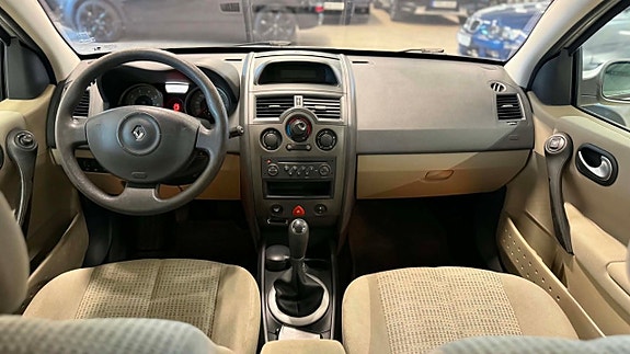 Renault Megane 11 of 15