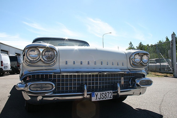 Pontiac Bonneville 12 of 24