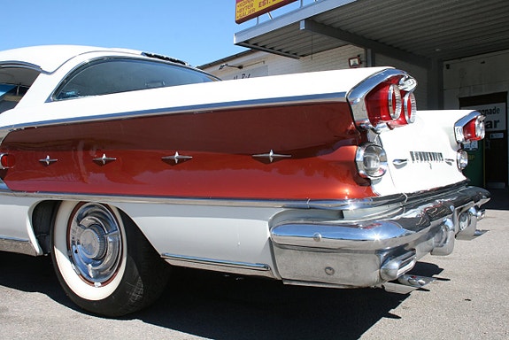 Pontiac Bonneville 6 of 24