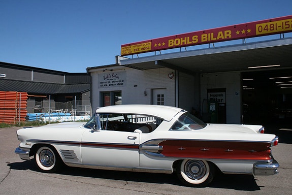 Pontiac Bonneville 5 of 24