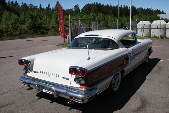 Pontiac Bonneville 23 of 24
