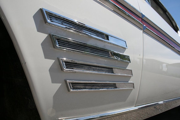 Pontiac Bonneville 15 of 24